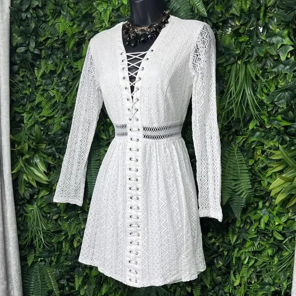 BARDOT Dress Women Small White Bohemian Lace Up Fit Flare Gigi 2158 - Picture 1 of 10
